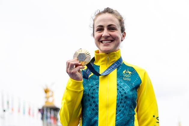 July 27, 2024, Paris, Paris, FRANCE: Gold medalist Grace Brown (AUS) poses on the podium during the Men s Individual Time Trial on day one of the Olympic Games, Olympische Spiele, Olympia, OS Paris 2024 at Pont Alexandre III during the Paris 2024 Olympics Games on july 27, 2024, in Paris, Spain. Paris FRANCE - ZUMAa181 20240727_zaa_a181_414 Copyright: xManuxReinox