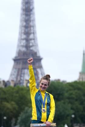 (240727) -- PARIS, July 27, 2024 -- Gold medalist Grace Brown of Australia celebarates during the medal ceremony for Women s Individual Time Trial of Cycling Road at the Paris 2024 Olympic Games, Olympische Spiele, Olympia, OS in Paris, France, on July 27, 2024. ) (PARIS2024)FRANCE-PARIS-OLY-CYCLING ROAD LixYibo 