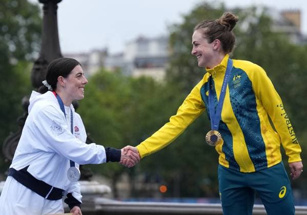 (240727) -- PARIS, July 27, 2024 -- Silver medalist Anna Henderson (L) of Britain shakes hands with gold medalist Grace Brown of Australia during the medal ceremony for Women s Individual Time Trial of Cycling Road at the Paris 2024 Olympic Games, Olympische Spiele, Olympia, OS in Paris, France, on July 27, 2024. ) (PARIS2024)FRANCE-PARIS-OLY-CYCLING ROAD LixYibo 