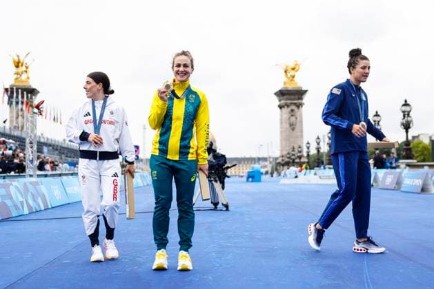 July 27, 2024, Paris, Paris, FRANCE: Silver medallist Anna Henderson (GBR), gold medallist Grace Brown (AUS) and bronze medallist Chloe Dygert (USA) with their medals during the Men s Individual Time Trial on day one of the Olympic Games, Olympische Spiele, Olympia, OS Paris 2024 at Pont Alexandre III during the Paris 2024 Olympics Games on july 27, 2024, in Paris, Spain. Paris FRANCE - ZUMAa181 20240727_zaa_a181_409 Copyright: xManuxReinox
