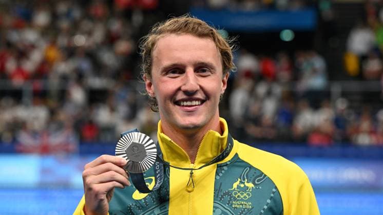 OLY24 SWIMMING, Australian swimmer Elijah Winnington poses for a photograph after winning a silver medal in the Men s 400m Freestyle Final at Paris La Defense Arena as part of the 2024 Paris Olympic Games, Olympische Spiele, Olympia, OS in Paris, France, Saturday, July 27, 2024. ( NO ARCHIVING, EDITORIAL USE ONLY, NO USE IN BOOKS WITHOUT CONSENT PARIS FRANCE Copyright: xDAVExHUNTx 20240728192087898161