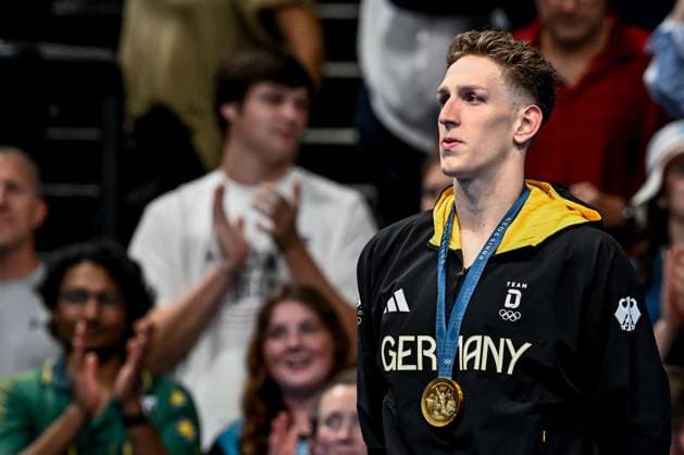Lukas Martens of Germany stands with the gold medal after competing in the swimming 400m Freestyle Men Final during the Paris 2024 Olympic Games, Olympische Spiele, Olympia, OS at La Defense Arena in Paris (France), July 27, 2024. Giorgio Scala