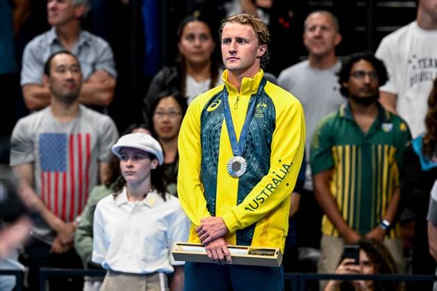 Elijah Winnington of Australia stands with the silver medal after competing in the swimming 400m Freestyle Men Final during the Paris 2024 Olympic Games, Olympische Spiele, Olympia, OS at La Defense Arena in Paris (France), July 27, 2024. Giorgio Scala