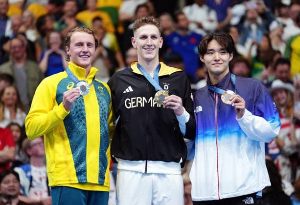 (240727) -- PARIS, July 27, 2024 -- Silver medalist Elijah Winnington (L) of Australia, gold medalist Lukas Maertens (C) of Germany and bronze medalist Kim Woomin of South Korea pose during the medal ceremony for Men s 400m Freestyle of Swimming at the Paris 2024 Olympic Games, Olympische Spiele, Olympia, OS in Paris, France, on July 27, 2024. ) (PARIS2024)FRANCE-PARIS-OLY-SWIMMING DuxYu 