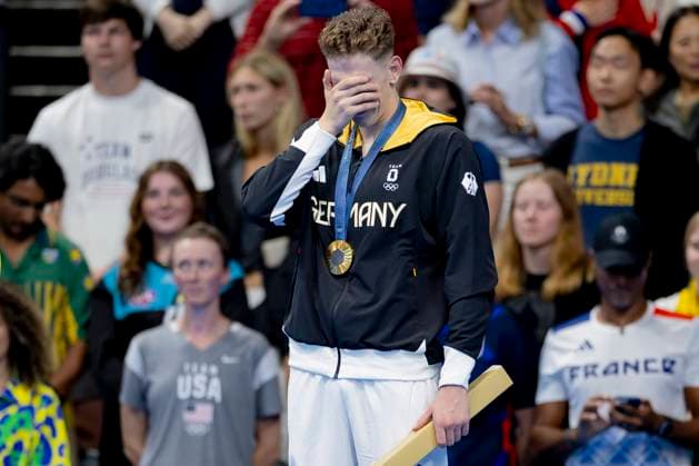 Lukas Maertens, GER at the award ceremony FRA, Olympic Games Paris 2024, Swimming Finals Day1, 27 07 2024 FRA, Olympic Games Paris 2024, Swimming Finals Day1, 27 07 2024 Paris Copyright: xEibner-Pressefoto JoxKleindlx EP_JKL