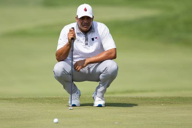 BLAINE, MN - JULY 27: Jhonattan Vegas lines up a putt on the 16th hole during the third round of the 3M Open at TPC Twin Cities on July 27, 2024 in Blaine, Minnesota. (Photo by Bailey Hillesheim Icon Sportswire) GOLF: JUL 27 PGA, Golf Herren 3M Open EDITORIAL USE ONLY Icon2407270413