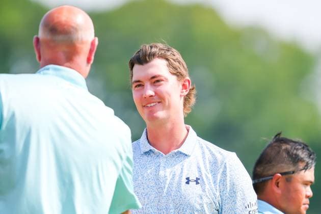 July 27, 2024, Blaine, Minnesota, USA: MAVERICK MCNEALY shakes the hand of STEWART CINK after completing round 3 during the 2024 PGA, Golf Herren 3M Open at TPC Twin Cities on July 27th, 2024. Blaine USA - ZUMAg254 20240727_zsp_g254_051 Copyright: xStevenxGarciax
