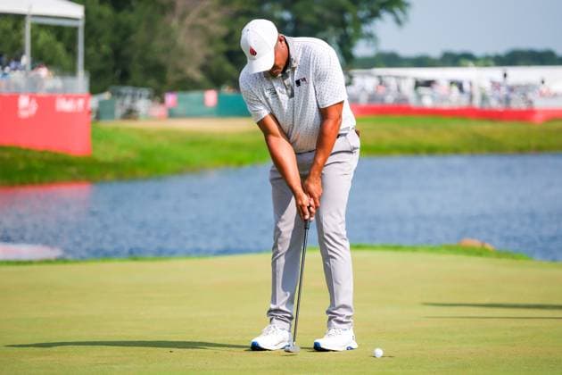 July 27, 2024, Blaine, Minnesota, USA: JHONATTAN VEGAS putts the 18th during the 2024 PGA, Golf Herren 3M Open at TPC Twin Cities on July 27th, 2024. Vegas finished 1st after round 3 shooting a 8 under 63 to finish 16 under. Blaine USA - ZUMAg254 20240727_zsp_g254_138 Copyright: xStevenxGarciax