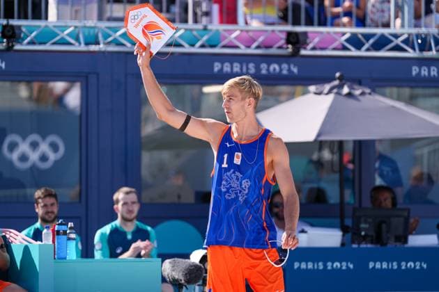 2024-07-28 Beach Volleybal - Olympic Games, Olympische Spiele, Olympia, OS Paris 2024 - Day 2 PARIS, FRANCE - JULY 28: Steven van de Velde of the Netherlands competing in the Men s Preliminary Phase during Day 2 of Beach Volleybal - Olympic Games Paris 2024 at Eiffel Tower Stadium on July 28, 2024 in Paris, France. (Photo by Joris Verwijst BSR Agency) Paris France Content not available for redistribution in The Netherlands directly or indirectly through any third parties. Copyright: xBSRxAgencyx
