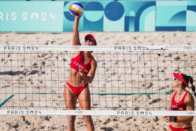 July 28, 2024, Paris, Paris, FRANCE: Soria Gutierrez Paula of Spain celebrate to victory during Beach volleyball, Beachvolleyball women s preliminary phase - Pool A on Eiffel Tower Stadium - Centre Court during the Paris 2024 Olympics Games on July 28, 2024 in Paris, France. Paris FRANCE - ZUMAa181 20240728_zaa_a181_013 Copyright: xAlvaroxDiazx