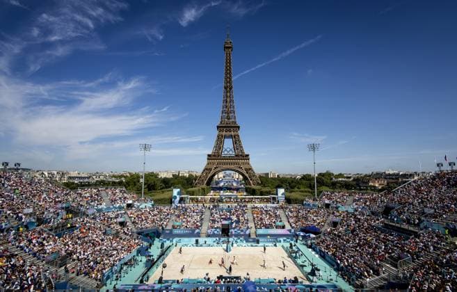 PARIS - Steven van de Velde and Matthew Immers in action against Alex Ranghieri and Adrian Ignacio Carambula Raurich during the men s Beach volleyball, Beachvolleyball group match between the Netherlands and Italy during the Olympic Games, Olympische Spiele, Olympia, OS in France. ANP KOEN VAN WEEL xVIxANPxSportx xxANPxIVx 504424486 originalFilename: 504424486.jpg