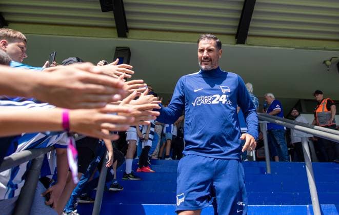 Football, Hertha BSC, Season 2024 25, Season opening, Coach Cristian Fiel Hertha BSC is welcomed by fans, 28 07 2024, Copyright: xSebastianxRäppold MatthiasxKochx