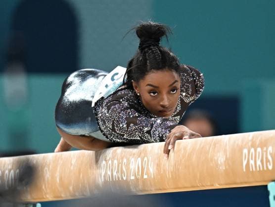 (240728) -- PARIS, July 28, 2024 -- Simone Biles of the United States competes in the balance beam event of the artistic gymnastics women s qualification match during the Paris 2024 Olympic Games, Olympische Spiele, Olympia, OS at Bercy Arena in Paris, France, July 28, 2024. ) (PARIS2024)FRANCE-PARIS-OLY-ARTISTIC GYMNASTICS ChengxMin 