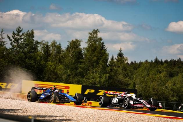 02 SARGEANT Logan (usa), Williams Racing FW46, 20 MAGNUSSEN Kevin (den), Haas F1 Team VF-24 Ferrari, action during the Formula 1 Rolex Belgian Grand Prix 2024, 14th round of the 2024 Formula One World Championship, WM, Weltmeisterschaft from July 26 to 28, 2024 on the Circuit de Spa-Francorchamps, in Stavelot, Belgium - F1 - BELGIAN GRAND PRIX 2024 DPPI Panoramic 240728_R14_BELGIO_DP_AV6_4098