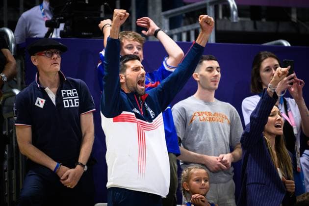 28 07 2024, Paris, Arena Paris South Volleyball, Olympic Games, Preliminary round, France FRA vs Serbia SRB Cheering tennis player tennis star Novak Djokovic winning the set Serbia