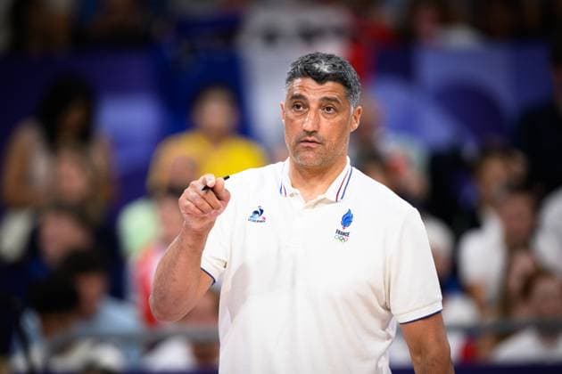 28 07 2024, Paris, Arena Paris South Volleyball, Olympic Games, Preliminary round, France FRA vs Serbia SRB Andrea Giani Coach Coach FRA