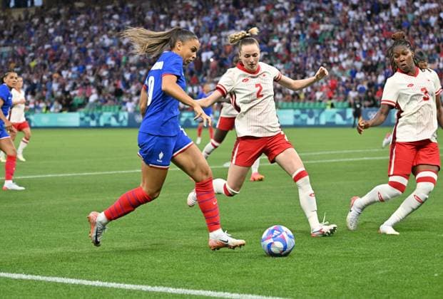 Delphine Cascarino (France) vs (Canada), women football, Argentina vs Morocco , Women preliminary round during the Olympic Games, Olympische Spiele, Olympia, OS Paris 2024 JO 2024 : FOOTBALL FEMININ - France vs Canada - Jeux Olympiques 2024 - Paris2024 - Saint-Etienne - 28 07 2024 DPPI Panoramic 