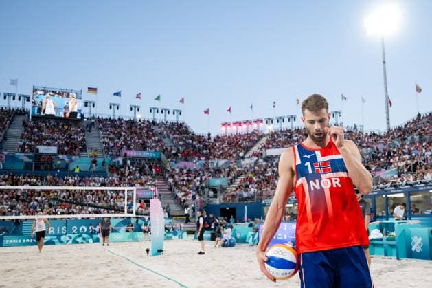 240728 Anders Mol of Norway in men s preliminary round beach volleyball match between Norway and Chile during day 2 of the Paris 2024 Olympic Games on July 28, 2024 in Paris Photo Jon Olav Nesvold BILDBYRAN COP 217 VG0635 bbeng olympic games olympics os ol olympiska spelen olympiske leker paris 2024 paris os paris ol beachvolleyboll beach volleyball sandvolleyball  Copyright: JONxOLAVxNESVOLD BB240728JE155