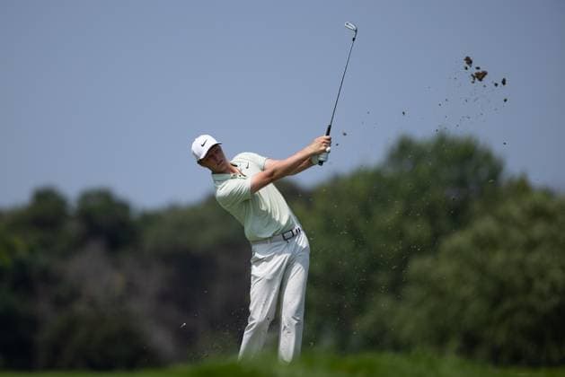 BLAINE, MN - JULY 28: Cam Davis hits a tee shot on the third hole during the final round of the 3M Open at TPC Twin Cities on July 28, 2024 in Blaine, Minnesota. (Photo by Bailey Hillesheim Icon Sportswire) GOLF: JUL 28 PGA, Golf Herren 3M Open EDITORIAL USE ONLY Icon2407280233