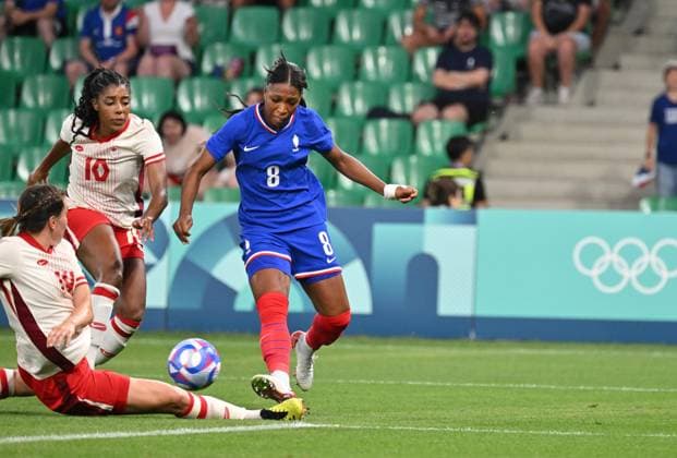 Paris 2024, Fußball, Frauen, Frankreich - Kanada Grace Geyoro (France) vs (Canada), women football, Argentina vs Morocco , Women preliminary round during the Olympic Games, Olympische Spiele, Olympia, OS Paris 2024 JO 2024 : FOOTBALL FEMININ - France vs Canada - Jeux Olympiques 2024 - Paris2024 - Saint-Etienne - 28 07 2024 DPPI Panoramic 
