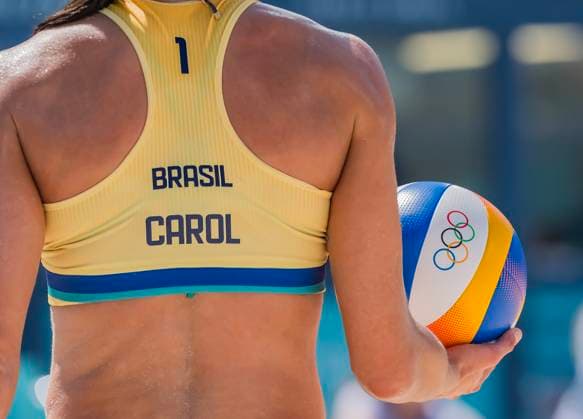 July 28, 2024, Paris, Ile de France, France: CAROLINA SOLBERG SALGADO (BRA) (1) serves against Team Japan (JPN) in the Preliminary Phase - Pool E Women s Beach volleyball, Beachvolleyball at the Stade Tour Eiffel stadium during the 2024 Paris Summer Olympics in Paris, France. Paris France - ZUMAa161 20240728_oly_a161_064 Copyright: xWalterxArcex