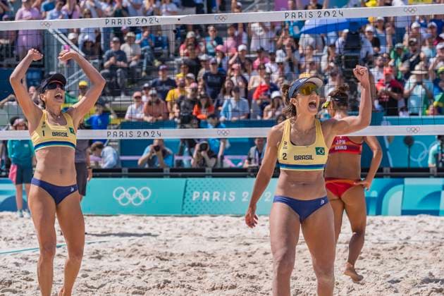 July 28, 2024, Paris, Ile de France, France: CAROLINA SOLBERG SALGADO (BRA) (1) and BARBARA SEIXAS DE FREITAS (BRA) (2) celebrate with friends and family after defeating Team Japan (JPN) in the Preliminary Phase - Pool E Women s Beach volleyball, Beachvolleyball at the Stade Tour Eiffel stadium during the 2024 Paris Summer Olympics in Paris, France. Paris France - ZUMAa161 20240728_oly_a161_073 Copyright: xWalterxArcex