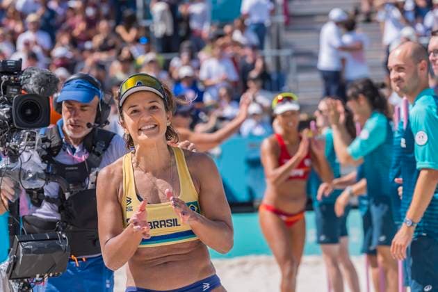 July 28, 2024, Paris, Ile de France, France: CAROLINA SOLBERG SALGADO (BRA) (1) and BARBARA SEIXAS DE FREITAS (BRA) (2) celebrate with friends and family after defeating Team Japan (JPN) in the Preliminary Phase - Pool E Women s Beach volleyball, Beachvolleyball at the Stade Tour Eiffel stadium during the 2024 Paris Summer Olympics in Paris, France. Paris France - ZUMAa161 20240728_oly_a161_078 Copyright: xWalterxArcex