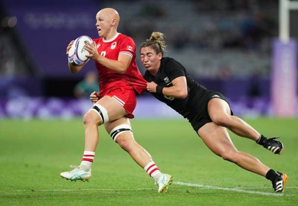 July 28, 2024, Paris, FRANCE: Canada back Olivia Apps (2) tries to avoid a tackle by New Zealand back Jazmin Felix-Hotham (9) during second half women s rugby 7s rugby action at the 2024 Summer Olympics in Paris, France on Sunday, July 28, 2024. Canada News - July 28, 2024  - ZUMAc35_ 20240728_zaf_c35_149 Copyright: xNathanxDenettex