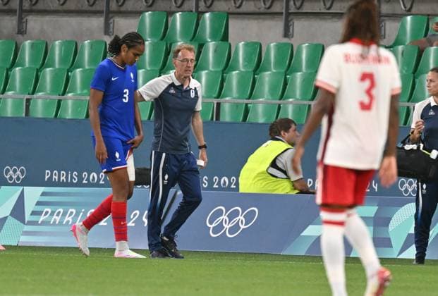 Paris 2024, Fußball, Frauen, Frankreich - Kanada Wendir Renard is wound (France), women football, Argentina vs Morocco , Women preliminary round during the Olympic Games, Olympische Spiele, Olympia, OS Paris 2024 JO 2024 : FOOTBALL FEMININ - France vs Canada - Jeux Olympiques 2024 - Paris2024 - Saint-Etienne - 28 07 2024 DPPI Panoramic 