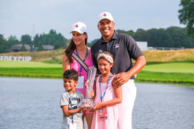 July 28, 2024, Blaine, Minnesota, USA: JHONATTAN VEGAS poses with the trophy and his family after the final round of the 2024 PGA, Golf Herren 3M Open at TPC Twin Cities on July 28th, 2024. Vegas won the tournament shooting a 8 under 71 round 4, finishing 17 under 284. Blaine USA - ZUMAg254 20240728_zsp_g254_113 Copyright: xStevenxGarciax
