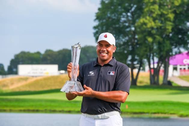 July 28, 2024, Blaine, Minnesota, USA: JHONATTAN VEGAS poses with the trophy after the final round of the 2024 PGA, Golf Herren 3M Open at TPC Twin Cities on July 28th, 2024. Vegas won the tournament shooting a 8 under 71 round 4, finishing 17 under 284. Blaine USA - ZUMAg254 20240728_zsp_g254_114 Copyright: xStevenxGarciax