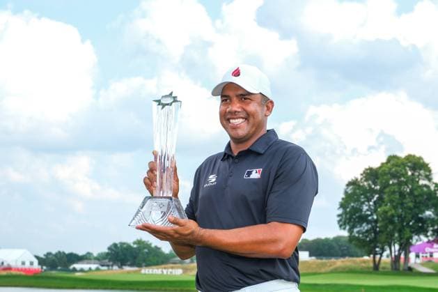 July 28, 2024, Blaine, Minnesota, USA: JHONATTAN VEGAS poses with the trophy after the final round of the 2024 PGA, Golf Herren 3M Open at TPC Twin Cities on July 28th, 2024. Vegas won the tournament shooting a 8 under 71 round 4, finishing 17 under 284. Blaine USA - ZUMAg254 20240728_zsp_g254_119 Copyright: xStevenxGarciax