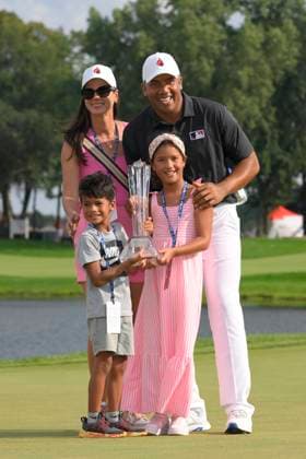 BLAINE, MN - JULY 28: Jhonattan Vegas poses for a photo with his family after winning the 3M Open at TPC Twin Cities on July 27, 2024 in Blaine, Minnesota.(Photo by Nick Wosika Icon Sportswire) GOLF: JUL 28 PGA, Golf Herren 3M Open EDITORIAL USE ONLY Icon202407283029
