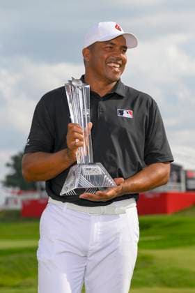 BLAINE, MN - JULY 28: Jhonattan Vegas holds the trophy he was presented after winning the 3M Open at TPC Twin Cities on July 27, 2024 in Blaine, Minnesota.(Photo by Nick Wosika Icon Sportswire) GOLF: JUL 28 PGA, Golf Herren 3M Open EDITORIAL USE ONLY Icon202407283030
