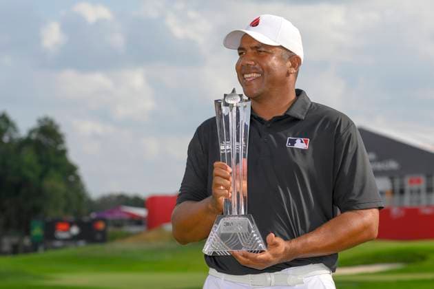 BLAINE, MN - JULY 28: Jhonattan Vegas holds the trophy he was presented after winning the 3M Open at TPC Twin Cities on July 27, 2024 in Blaine, Minnesota.(Photo by Nick Wosika Icon Sportswire) GOLF: JUL 28 PGA, Golf Herren 3M Open EDITORIAL USE ONLY Icon202407283031