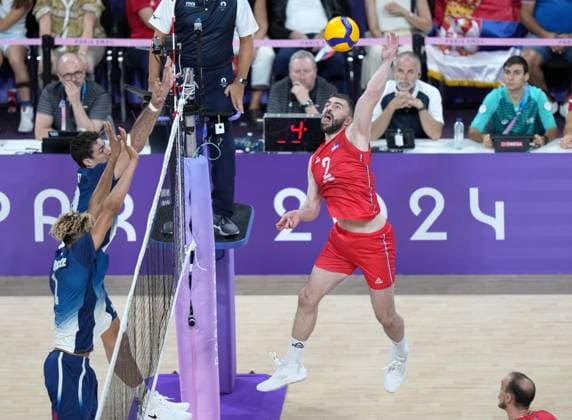 (240728) -- PARIS, July 28, 2024 -- Uros Kovacevic (top,R) of Serbia attacks during the volleyball men s preliminary round pool A match between France and Serbia at Paris 2024 Olympic Games, Olympische Spiele, Olympia, OS in Paris, France, July 28, 2024. ) (PARIS2024) FRANCE-PARIS-OLY-VOLLEYBALL LixGang 