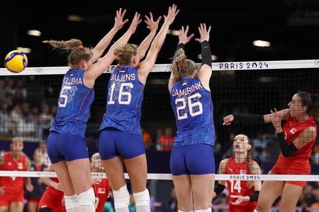 PARIS, 29-07-2024, Paris 2024 Olympic Games, Olympische Spiele, Olympia, OS Paris South Arena, Volleyball women, Netherlands - Turkey, three man s block France: Olympic Games - Volleyball women Netherlands - Turkey (Paris 2024)  x25875728x Copyright: