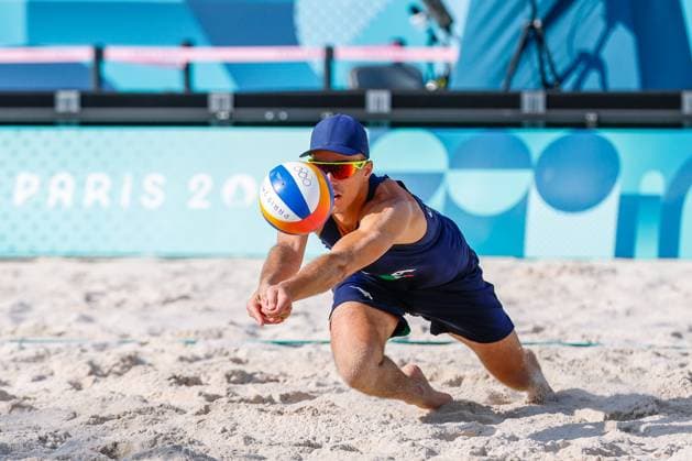 July 29, 2024, Paris, Paris, FRANCE: Samuele Cottafava of Italy and Paolo Nicolai of Italy compete against Izac Carracher of Australia and Mark Nicolaidis of Australia during Beach volleyball, Beachvolleyball Men s Preliminary Phase - Pool A match at Eiffel Tower Stadium - Centre Court during the Paris 2024 Olympics Games on July 29, 2024 in Paris, France. Paris FRANCE - ZUMAa181 20240729_zaa_a181_021 Copyright: xManuxReinox