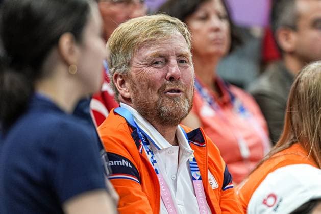 2024-07-29 Volleybal - Olympic Games, Olympische Spiele, Olympia, OS Paris 2024 - Day 3 PARIS, FRANCE - JULY 29: king Willem-Alexander van Oranje of the Netherlands looks up during the Volleybal - Olympic Games Paris 2024 match between Netherlands and Turkiye on Day 3 at Paris Arena on July 29, 2024 in Paris, France. (Photo by Andre Weening BSR Agency) Paris France Content not available for redistribution in The Netherlands directly or indirectly through any third parties. Copyright: xBSRxAgencyx