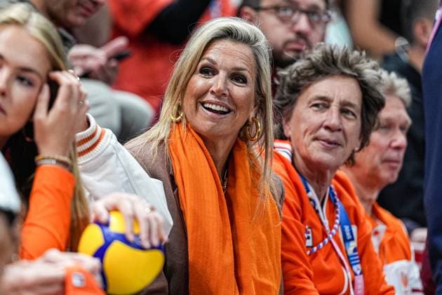 2024-07-29 Volleybal - Olympic Games, Olympische Spiele, Olympia, OS Paris 2024 - Day 3 PARIS, FRANCE - JULY 29: Queen Maxima Zorreguieta of the Netherlands looks up smiling during the Volleybal - Olympic Games Paris 2024 match between Netherlands and Turkiye on Day 3 at Paris Arena on July 29, 2024 in Paris, France. (Photo by Andre Weening BSR Agency) Paris France Content not available for redistribution in The Netherlands directly or indirectly through any third parties. Copyright: xBSRxAgencyx