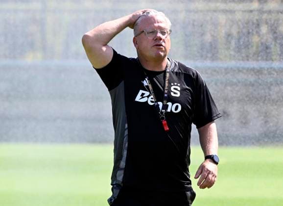 Coach Lars Friis attends Sparta s training session before the Champions League second preliminary round rematch Sparta Prague - Shamrock Rovers, in Prague, Czech Republic, July 29, 2024. (CTKxPhoto KaterinaxSulova) CTKPhotoP2024072904752  CTKPhotoP2024072904752