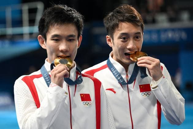 Junjie Lian and Hao Yangof of China show the gold medal after competing in the diving 10m Platform Synchro Men Final during the Paris 2024 Olympic Games, Olympische Spiele, Olympia, OS at Aquatics Centre in Paris (France), July 29, 2024. Andrea Stacci