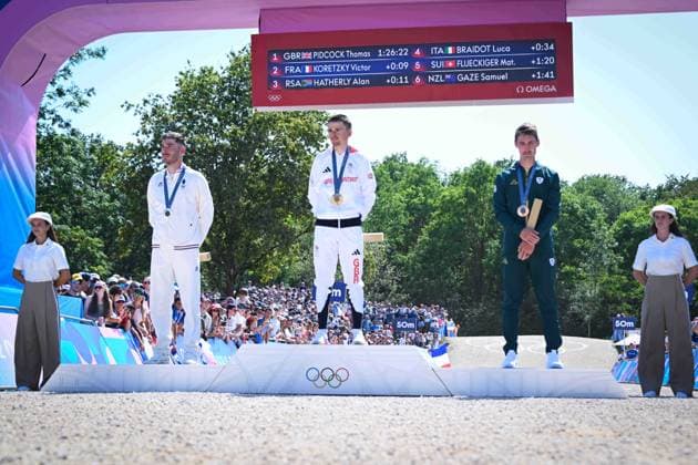 VIctor Koretzky ( FRA ) - Tom Pidcock ( GBR ) and Alan Hatherly ( GBR ) on podium during the 2024 Olympics Games Cycling Mountain Bike at Elancourt Hill on July 29, 2024 in Paris, France. ( Photo by federico pestellini DPPI Panoramic ) - JO 2024 : VTT - Jeux Olympiques 2024 - Paris2024 - Paris - 29 07 2024 DPPI Panoramic 