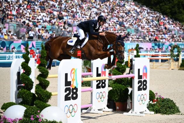 OLY24 EQUESTRIAN, Christopher Burton of Australia on his way to winning a silver medal in the Event Jumping Teams Final at Ch?teau de Versailles as part of the 2024 Paris Summer Olympic Games, Olympische Spiele, Olympia, OS in Paris, France, Monday, July 29, 2024. ( NO ARCHIVING, EDITORIAL USE ONLY, NO USE IN BOOKS WITHOUT CONSENT PARIS FRANCE Copyright: xJOELxCARRETTx 20240730193492736598