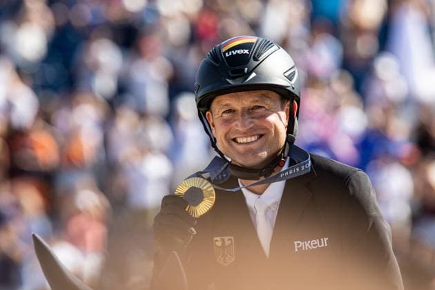 FRA, Olympic Games Paris 2024, Riding, Equestrian, 29 07 2024 Eventing Individual Jumping Final Olympic Champion Gold Michael Jung GER on Chipmunk FRH rides his victory lap with the medal FRA, Olympic Games Paris 2024, Riding, Equestrian 29 07 2024 Versaille Copyright: xEibner-Pressefoto RogerxBuerkex EP_RBE