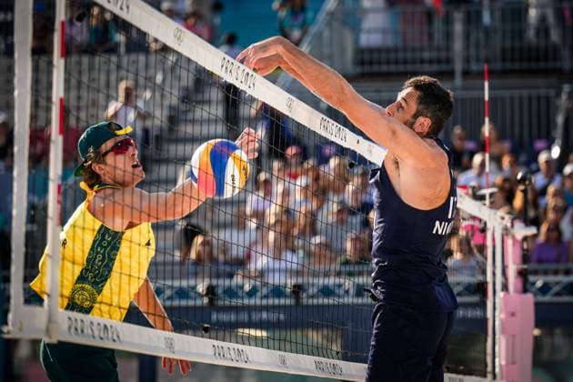 29 07 2024, Paris, Eiffel Tower Stadium Beach volleyball, Olympic Games, preliminary round Attack Izac Carracher AUS Block Paolo Nicolai ITA