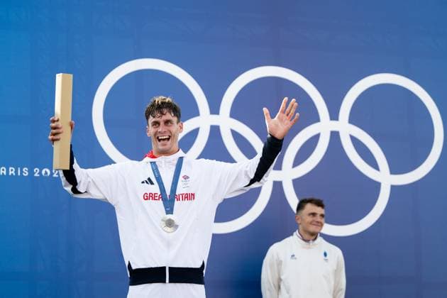 BURGESS Adam Great Britain celebrates 2nd place and the silver medal on the podium at the award ceremony, FRA, Olympic Games Paris 2024, Canoe Slalom, Mens Canoe C1, 29 07 2024 FRA, Olympic Games Paris 2024, Canoe Slalom, Mens Canoe C1, 29 07 2024 Vaires sur Marne Copyright: xEibner-Pressefoto Memmlerx EP_MMR