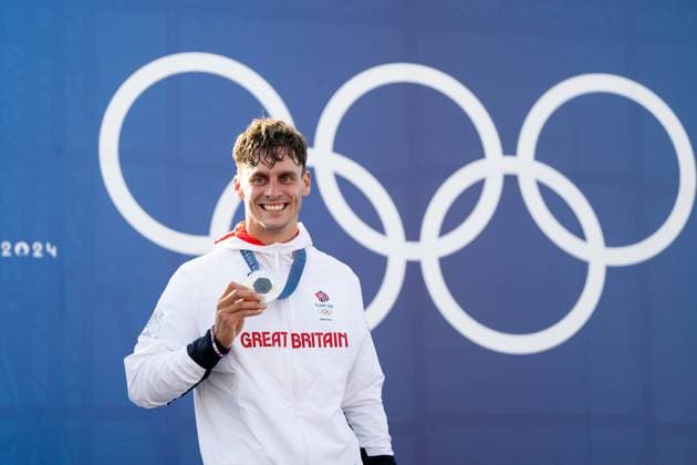 BURGESS Adam Great Britain celebrates 2nd place and the silver medal on the podium at the award ceremony, FRA, Olympic Games Paris 2024, Canoe Slalom, Mens Canoe C1, 29 07 2024 FRA, Olympic Games Paris 2024, Canoe Slalom, Mens Canoe C1, 29 07 2024 Vaires sur Marne Copyright: xEibner-Pressefoto Memmlerx EP_MMR