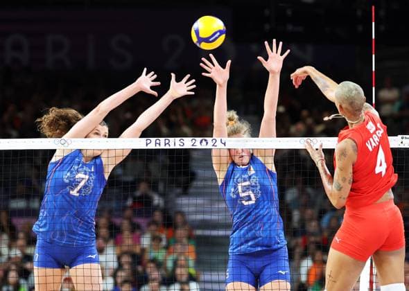 (240729) -- PARIS, July 29, 2024 -- Melissa Teresa Vargas (R) of T¨¹rkiye spikes the ball during the women s preliminary round pool C of volleyball between T¨¹rkiye and the Netherlands at the Paris 2024 Olympic Games, Olympische Spiele, Olympia, OS in Paris, France, July 29, 2024. ) (PARIS2024) FRANCE-PARIS-OLY-VOLLEYBALL LixGang 