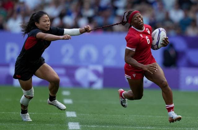 (240729) -- PARIS, July 29, 2024 -- Liu Xiaoqian (L) of China vies with Charity Williams of Cananda during the rugby sevens women s pool A match between China and Canada at Paris 2024 Olympic Games, Olympische Spiele, Olympia, OS in Paris, France, July 29, 2024. ) (PARIS2024) FRANCE-PARIS-OLY-RUGBY SEVENS LuixSiuxWai 